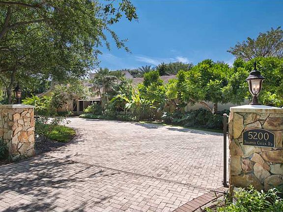 Snapper Creek Lakes Beauty