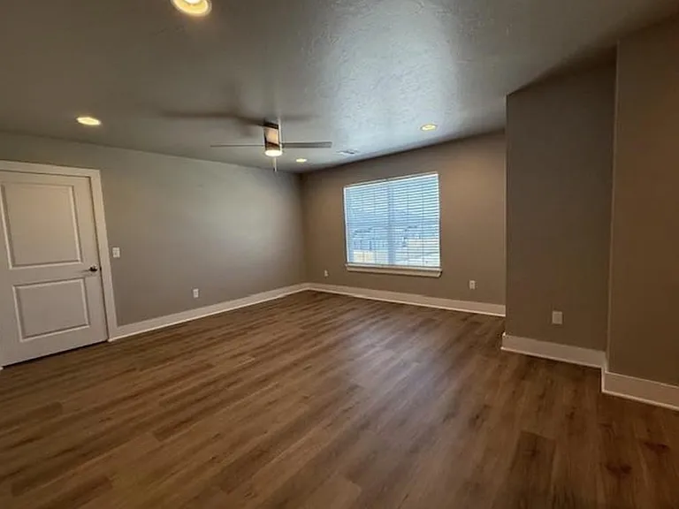604 Abadan Dr — Photo 12