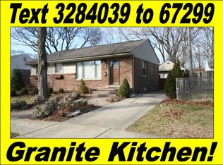 2095 Sheffield Rd, Birmingham, MI 48009