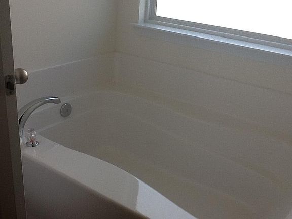 Princess tub in master batg