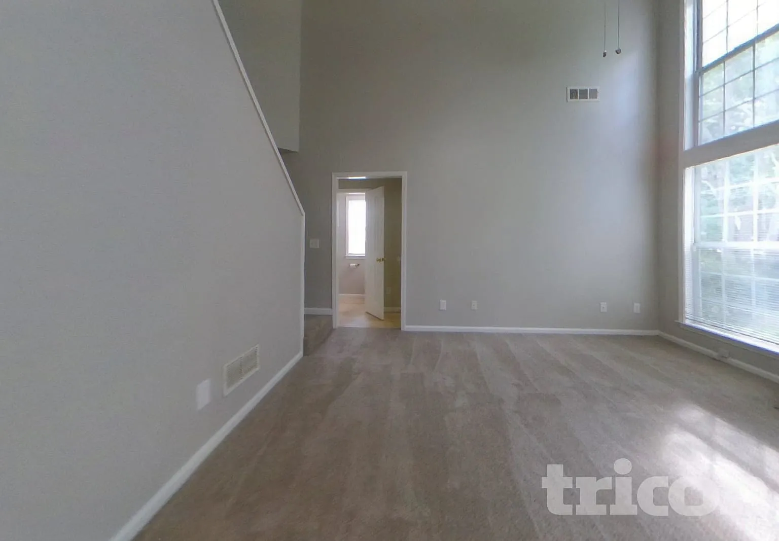 325 Cadeleigh Court Alpharetta GA — Photo 2
