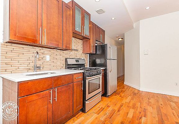 4th image of 591 Franklin Ave #3D