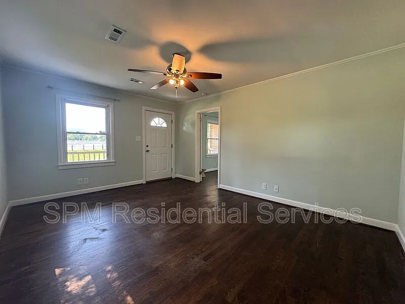 3 bed, 2.0 bath, 1150 sqft, $2,095 — Photo 3