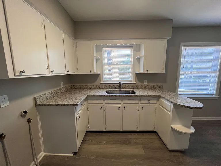 800 Goodson Dr — Photo 5