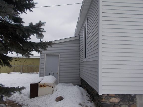3rd image of 1001 Ford Ave