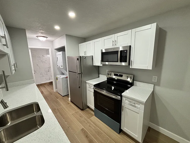 14025 Village View Dr — Photo 5