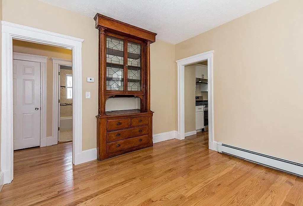 3 bed, 900 sqft, $2,850 — Photo 3