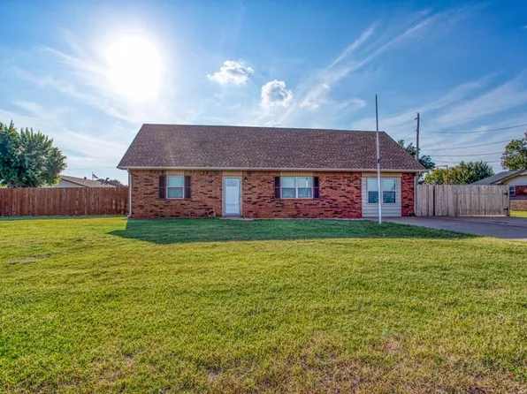 308 S Mitchell Rd, Hennessey, OK 73742