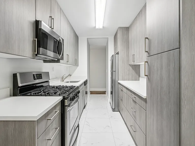 1135 Pelham Pkwy N #3B — Photo 3