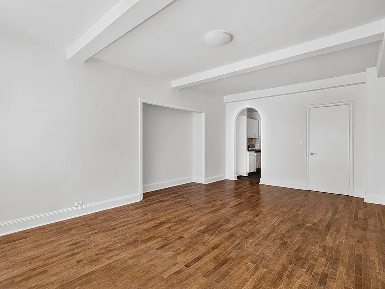 310 E 44th St #609 — Photo 2