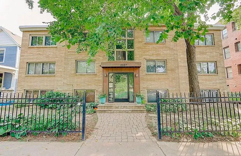 2507 Bryant Ave S — Photo 2