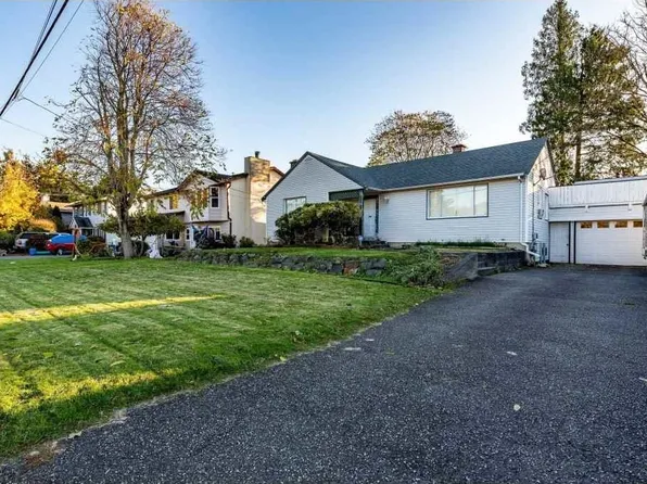 8772 Bellevue Dr, Chilliwack, BC V2P 3W7