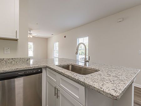 4th image of 102 University Dr #5B