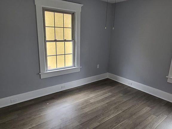 3rd image of 630 N Hyde Park Ave #1