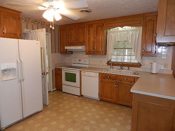 3rd image of 26 Acorn Dr