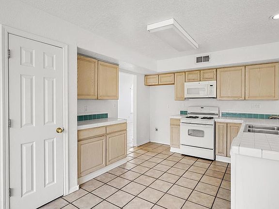 3rd image of 8423 La Paloma Ct NW