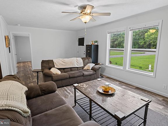 5th image of 6096 Delmar Rd