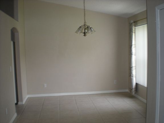 4th image of 2451 SW Waikiki St