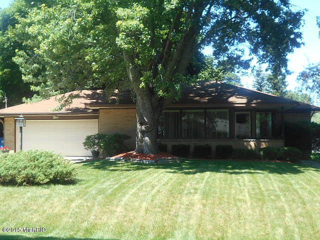 1st image of 1455 Yorkshire St SE