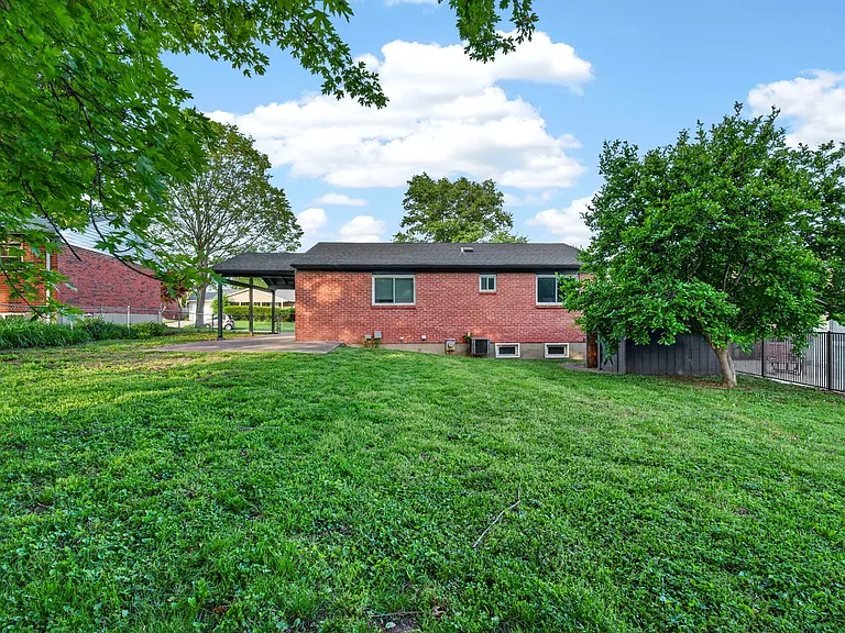 2246 Bensonhurst Dr — Photo 6