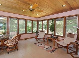 S45W33545 Hengen Dr, Dousman, WI 53118