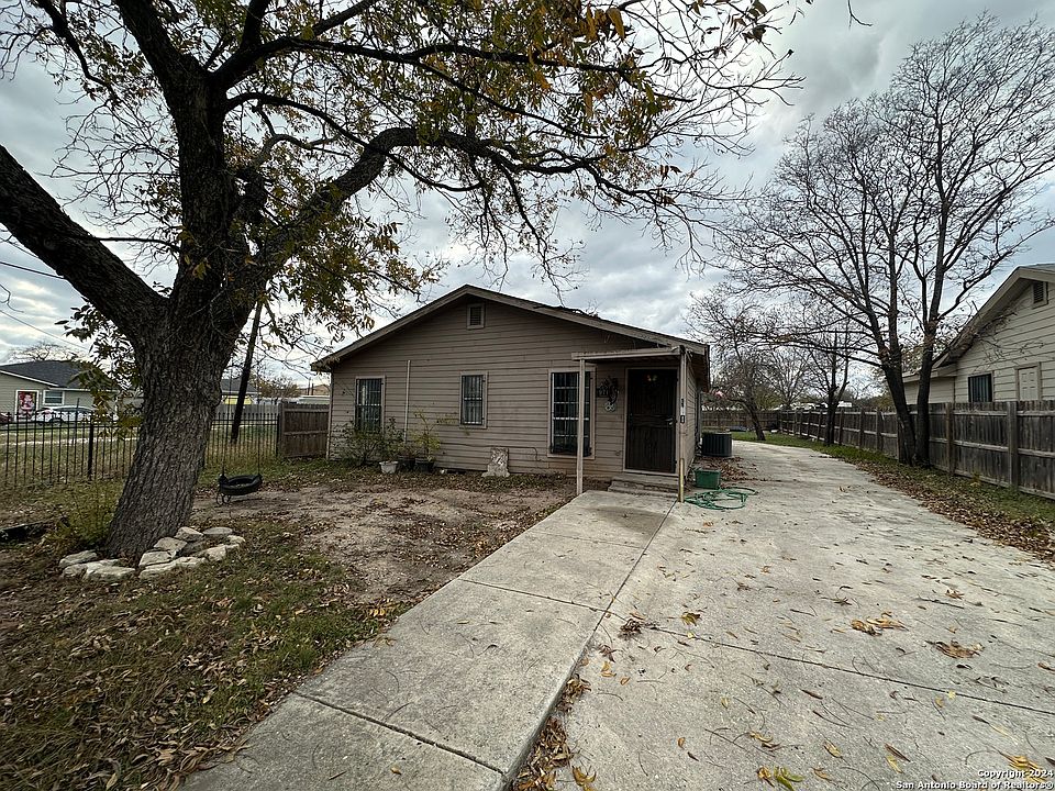 1st image of 971 SW 36TH ST