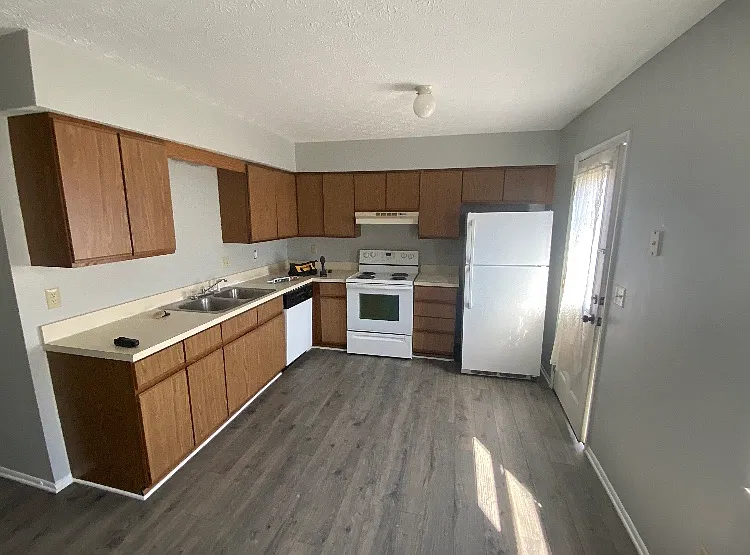 2820 Continental Dr — Photo 4