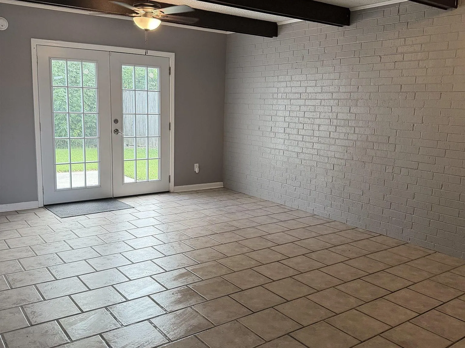 2 bed, 1200 sqft, $1,050 — Photo 2