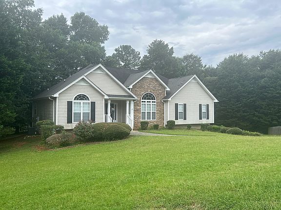 3rd image of 62 Shea Ct
