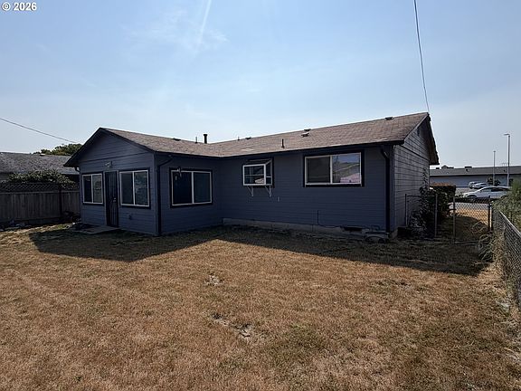 5th image of 2216 Country Club Rd