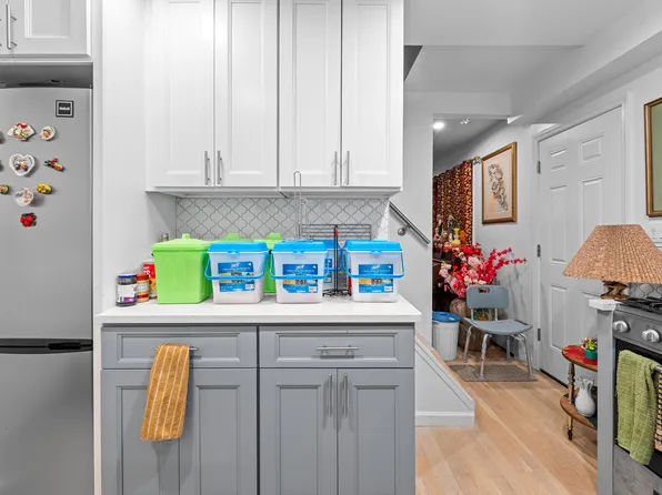 67-02 Almeda Avenue image 21 of 41