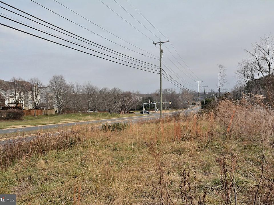 2nd image of 917 W Church Rd