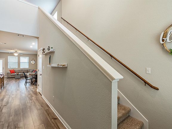 5th image of 331 Mountain Valley St