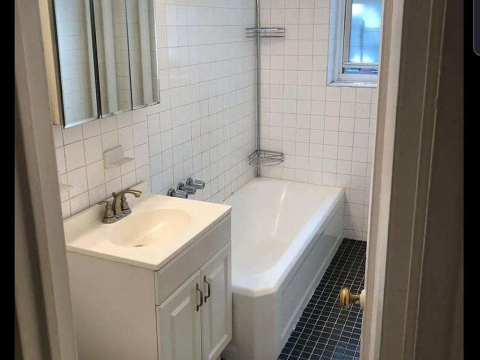 1st image of 14202 84th Dr APT 3F