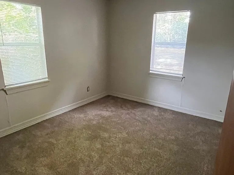 458 S Buchanan Ave — Photo 5