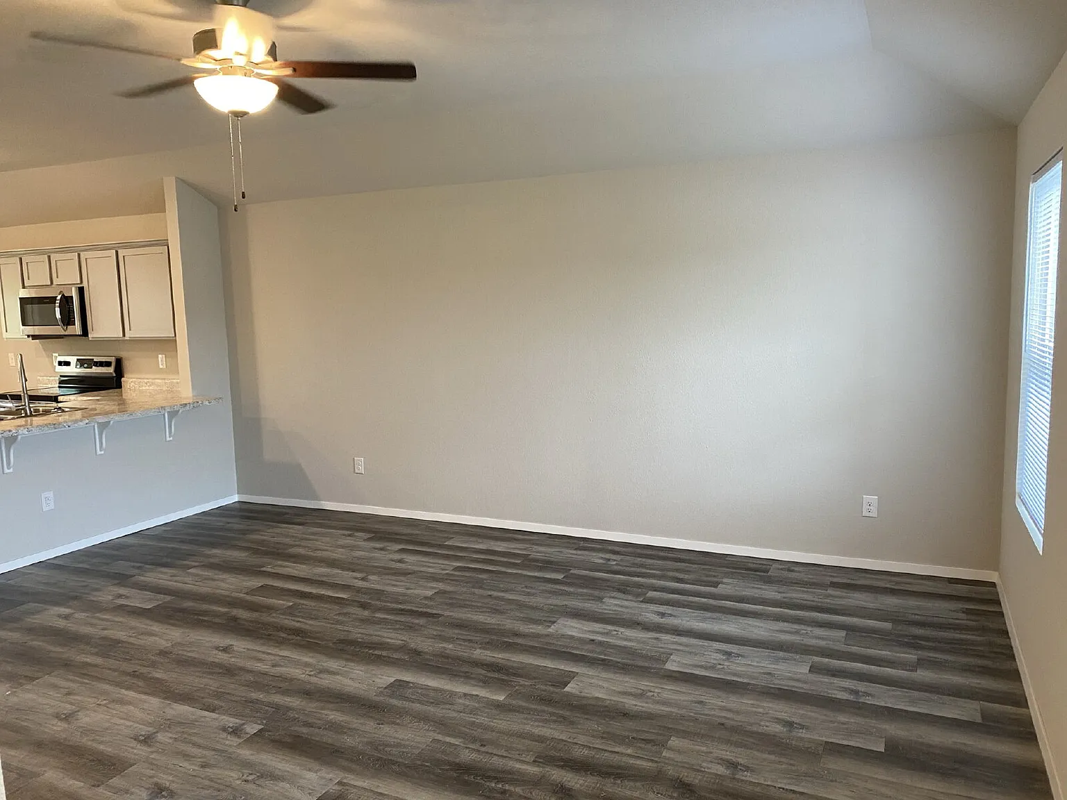 3 bed, 2.0 bath, 1398 sqft, $1,790 — Photo 4