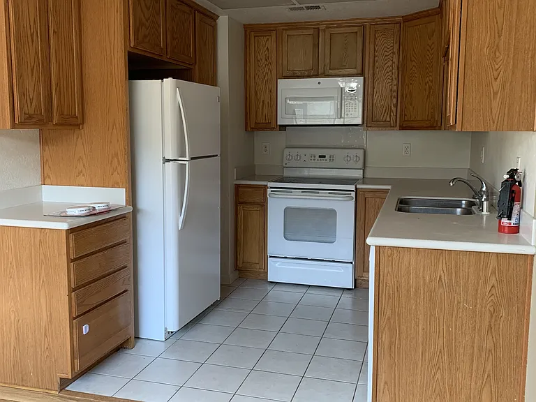1871 Cherokee Dr #4 — Photo 2