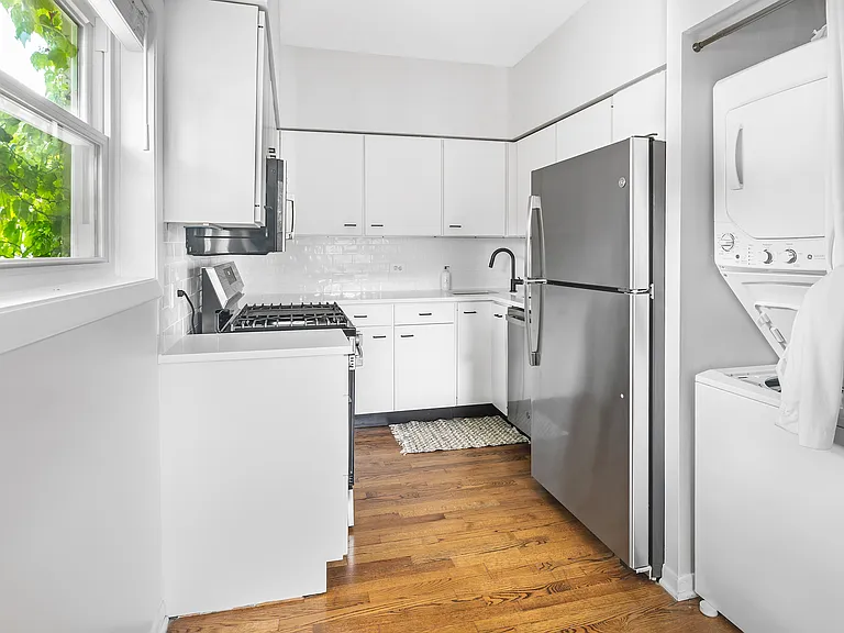 1337 W Flournoy St #2R — Photo 5