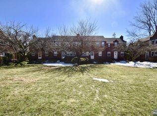 915 River Rd #4, Teaneck, NJ 07666