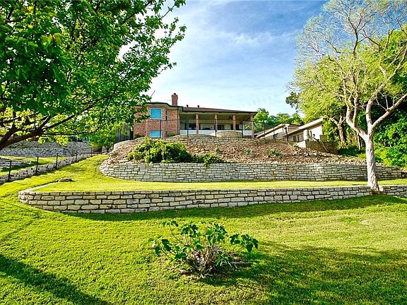 5th image of 409 Peninsula Ct
