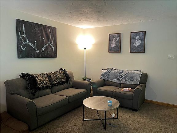 3rd image of 820 W Gaston Dr