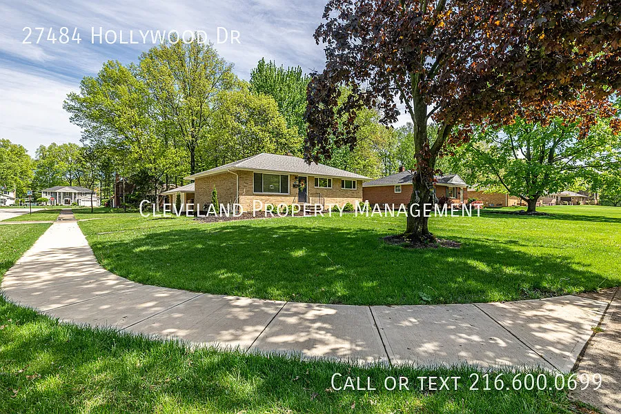 Building Photo - 27484 Hollywood Dr
