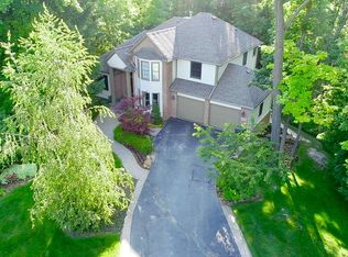 999 Indian Ridge Dr, Lake Orion, MI 48362