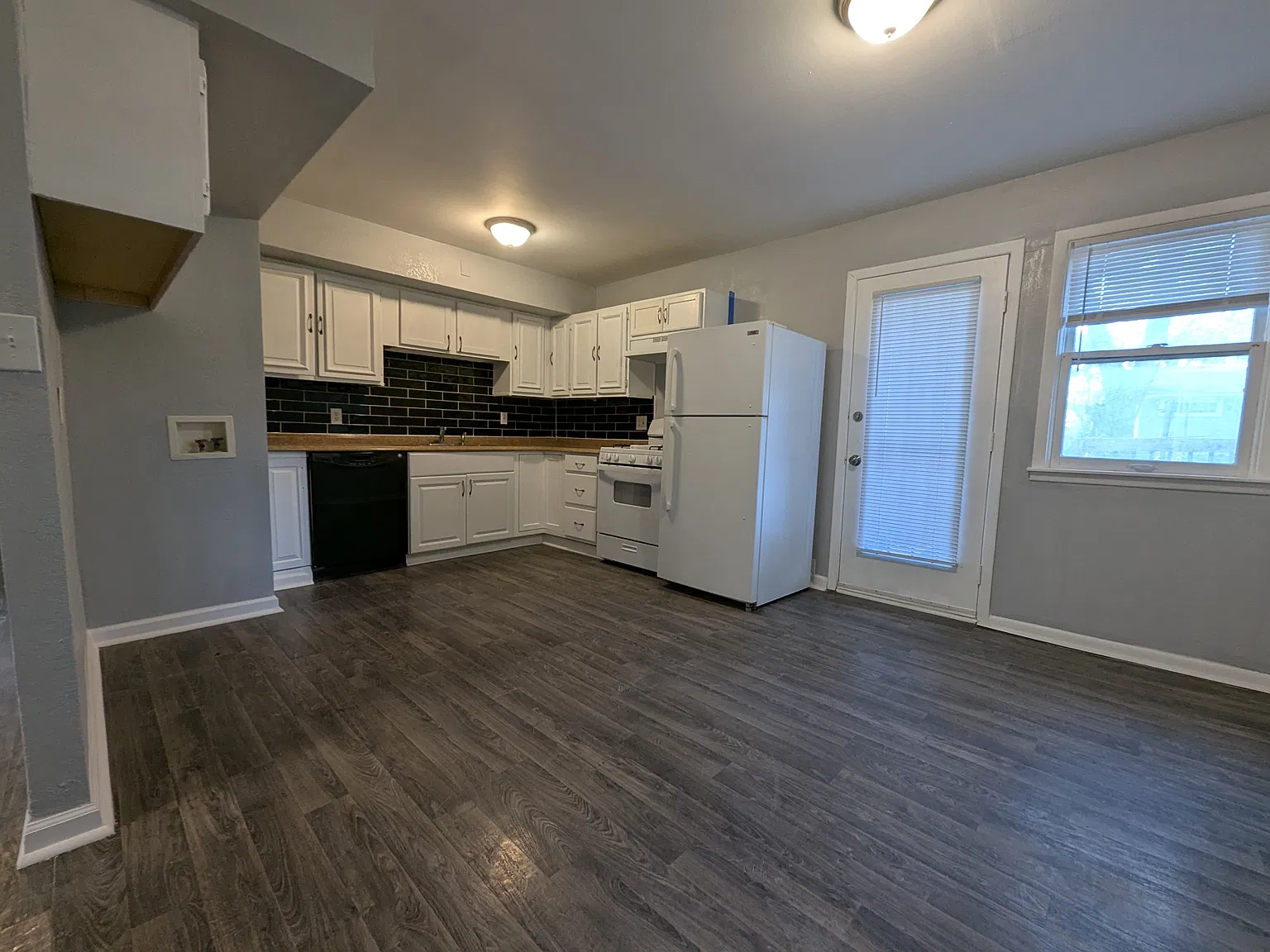3 bed, 936 sqft, $1,350 — Photo 3
