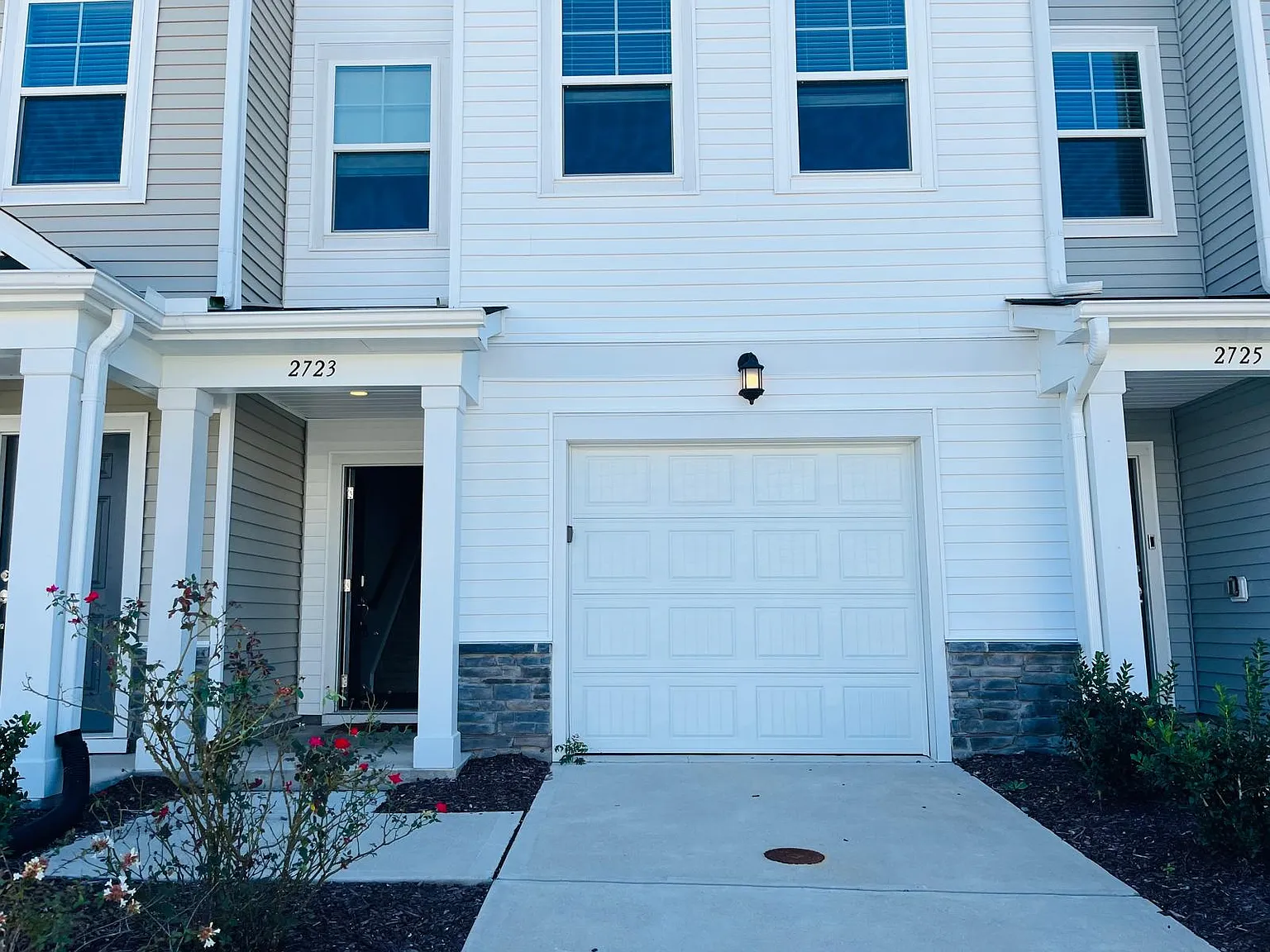 3 bed, 3.5 bath, 1869 sqft, $1,850 — Photo 3