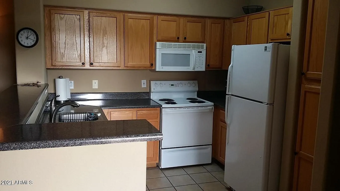 1 bed, 1.5 bath, 1121 sqft, $1,600 — Photo 2