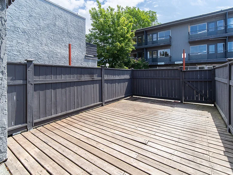 125 Croft St — Photo 12