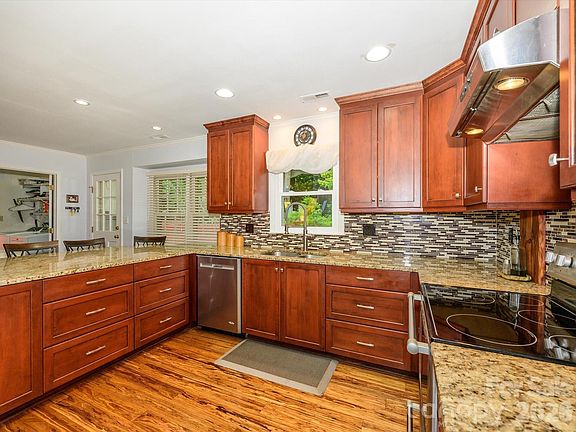 3rd image of 9607 Riddick Pl