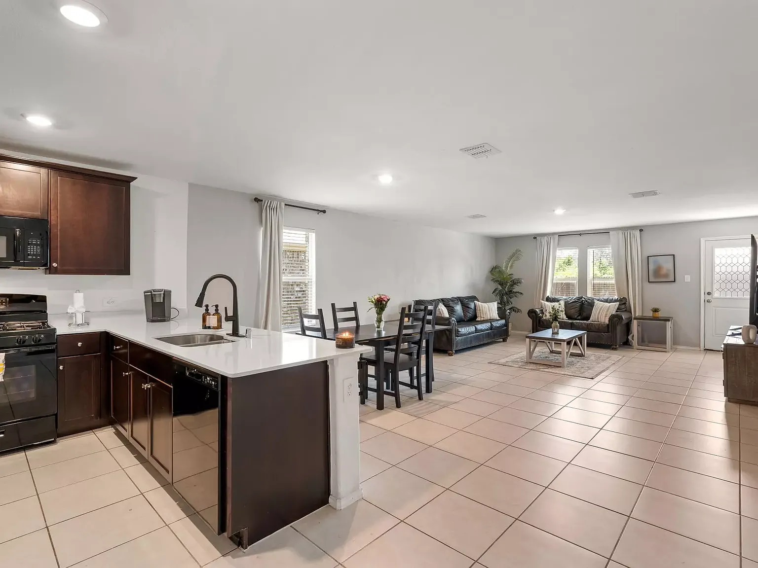 3 bed, 1515 sqft, $2,200 — Photo 4