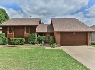 2047 W Nottingham St, Springfield, MO 65810